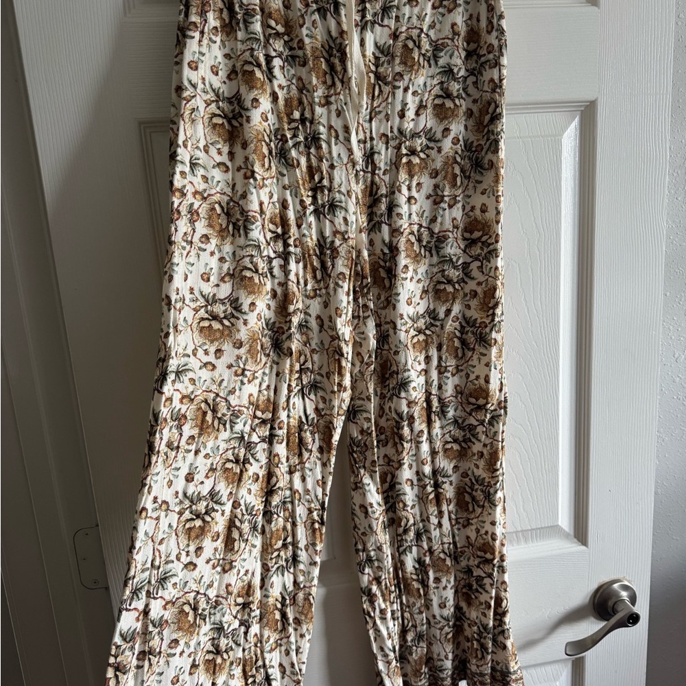 Max Studio Floral Patterned Pants